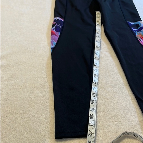 Black and Pink Leggings with Geometric Accents - Picture 4 of 4